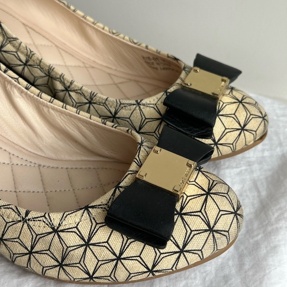 Cole Haan Tali Grand Bow Wedge, Cream Black geometric print, size 7.5B - Picture 4 of 11